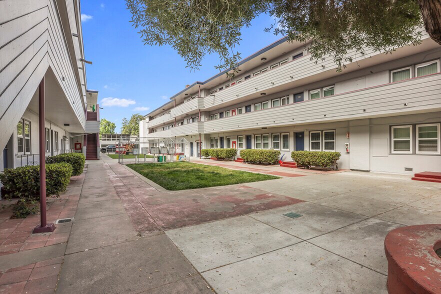2555-2567 Foothill Blvd, Oakland, CA à vendre - Photo de l’immeuble – Image 3 sur 18