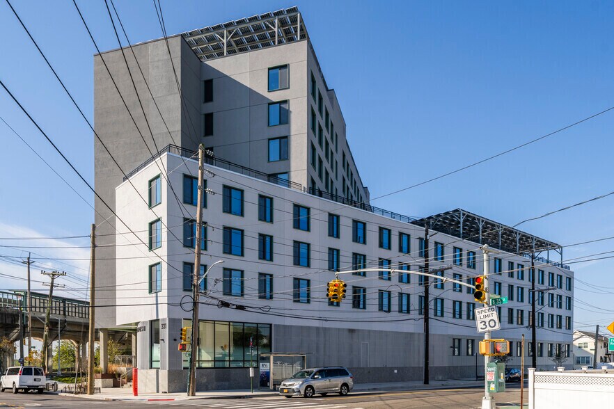 331 Beach 35th St, Far Rockaway, NY à louer - Photo de l’immeuble – Image 2 sur 10