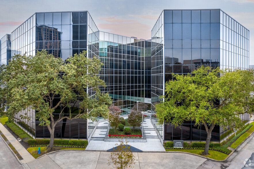 5005 Riverway Dr, Houston, TX à louer - Photo de l’immeuble – Image 1 sur 20