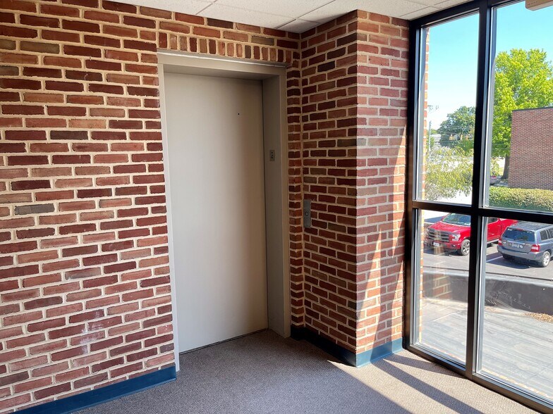 5010 E Trindle Rd, Mechanicsburg, PA à vendre - Photo de l’immeuble – Image 3 sur 3