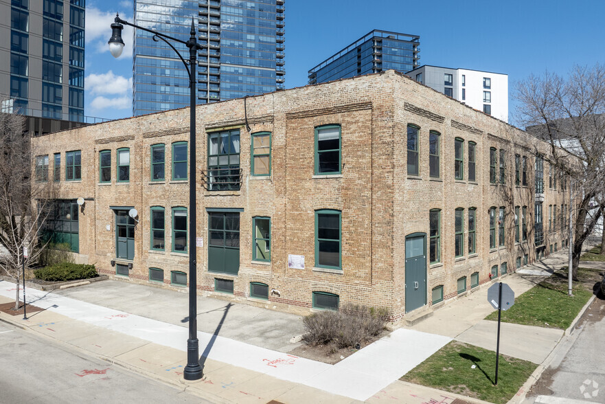 848 W Eastman St, Chicago, IL à louer - Photo de l’immeuble – Image 1 sur 19