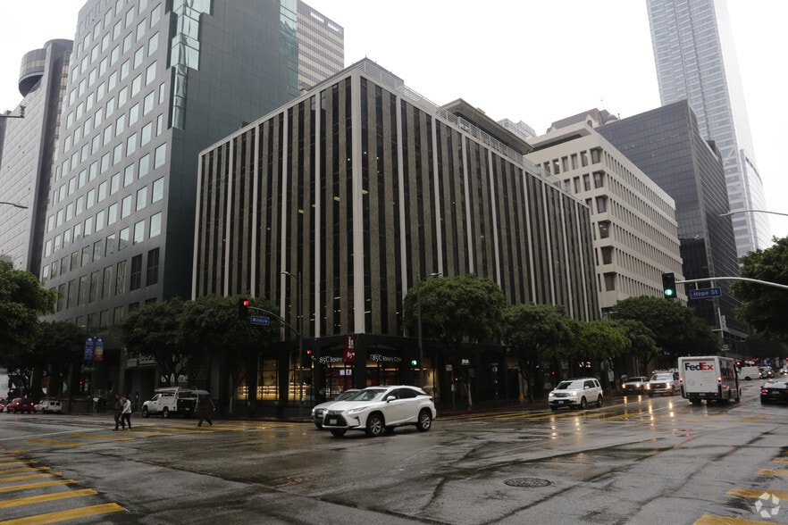 700 Wilshire Blvd, Los Angeles, CA à louer - Photo principale – Image 1 sur 6