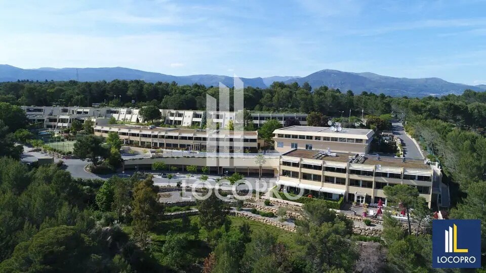 Bureau dans Valbonne à louer - Photo de l’immeuble – Image 1 sur 12