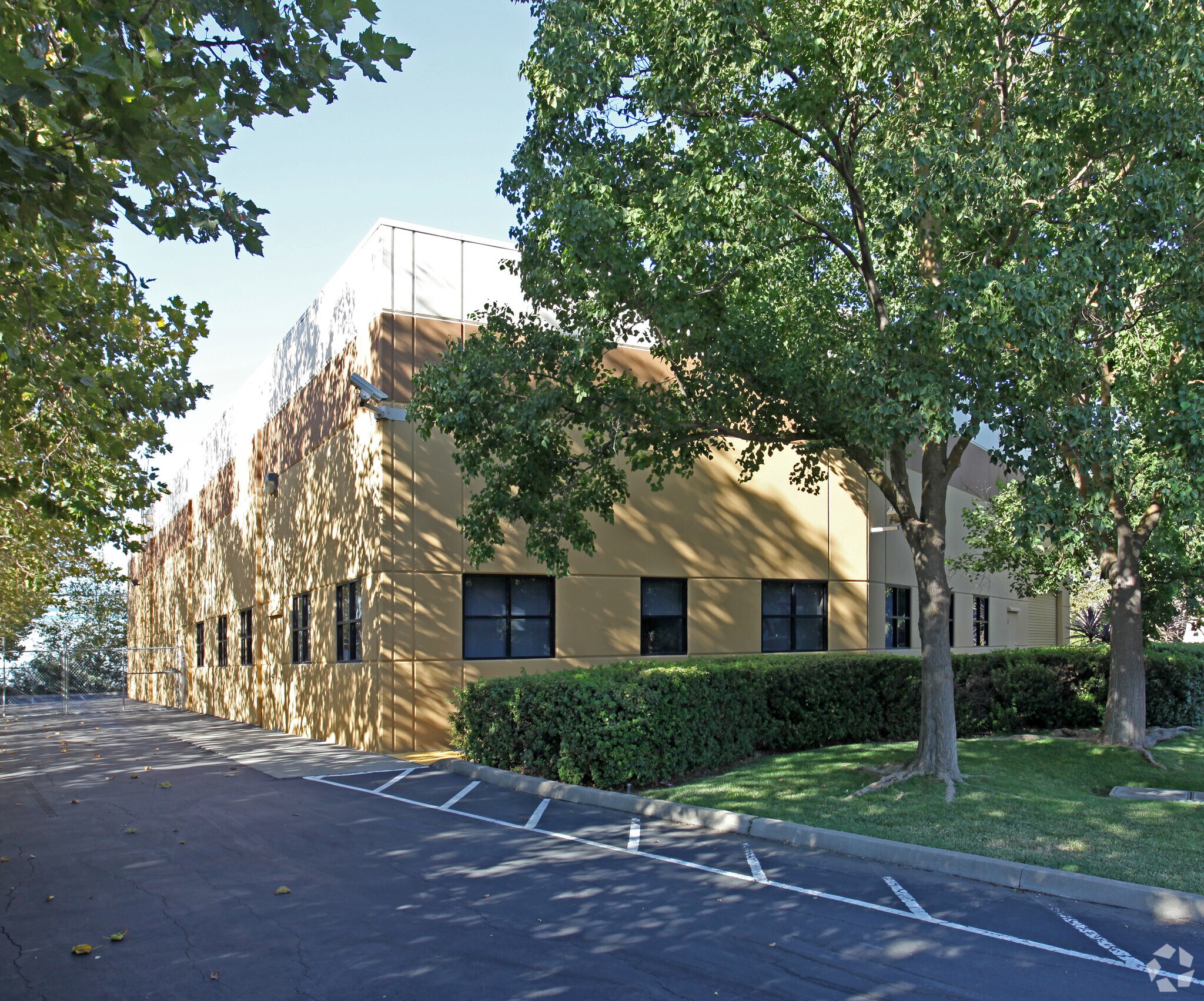 3210 Beacon Blvd, West Sacramento, CA à louer Photo principale– Image 1 sur 4