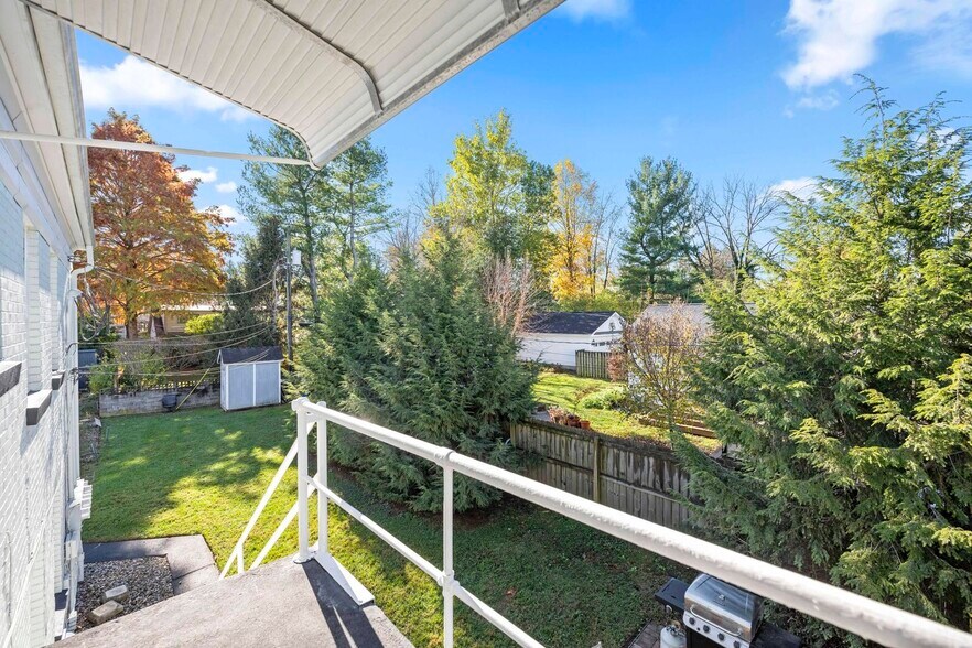 1802 Carolyn Dr, Lexington, KY à vendre - Photo de l’immeuble – Image 3 sur 13