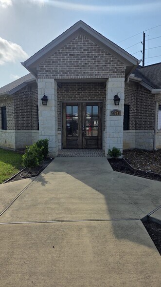 23219 Red River Dr, Katy, TX à vendre - Photo de l’immeuble – Image 3 sur 18