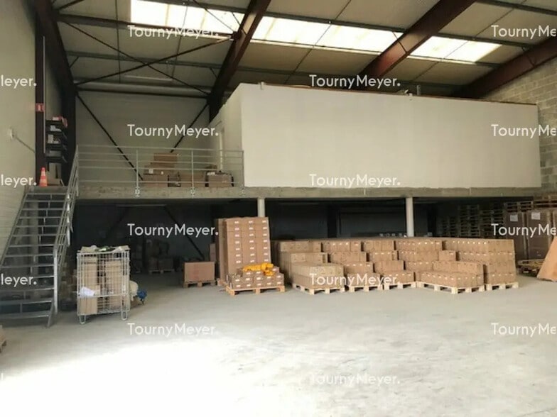 Local d’activités dans Locoal-Mendon à louer - Photo de l’immeuble – Image 3 sur 6