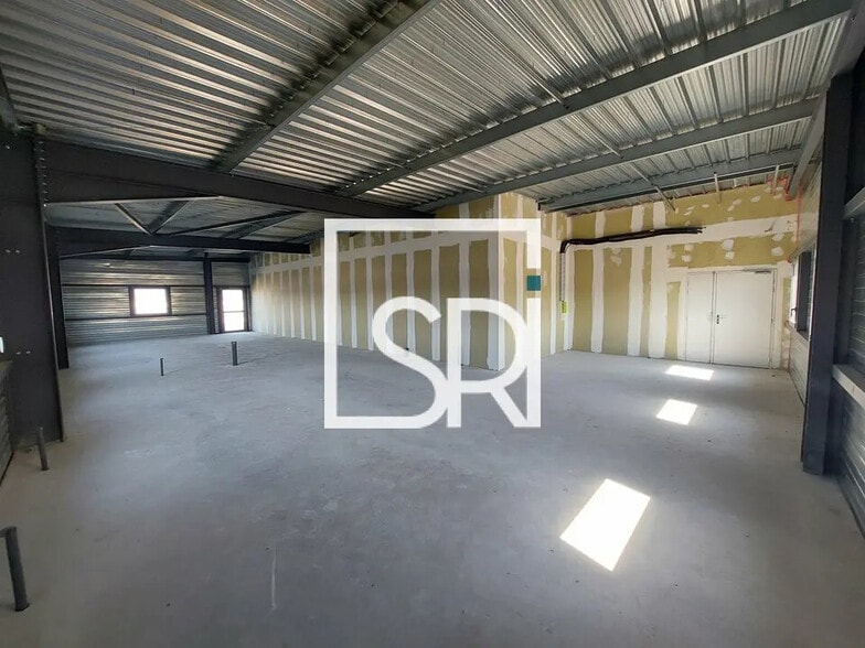 Bureau dans Pont-du-Château à louer - Photo de l’immeuble – Image 3 sur 11