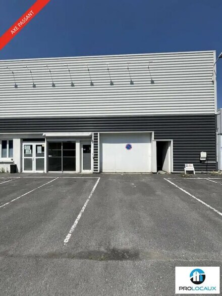 Local d’activités dans Creil à louer - Photo de l’immeuble – Image 1 sur 11