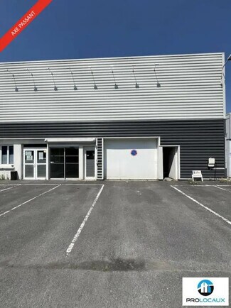 Plus de détails pour Local d'activités à louer