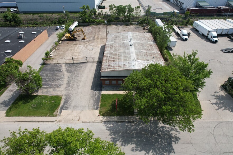 2425 Pan Am Blvd, Elk Grove Village, IL à vendre - Photo de l’immeuble – Image 3 sur 8