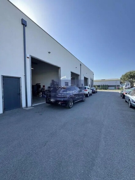 Local d'activités dans SAINT-JEAN-D'ILLAC à vendre - Photo de l’immeuble – Image 2 sur 4