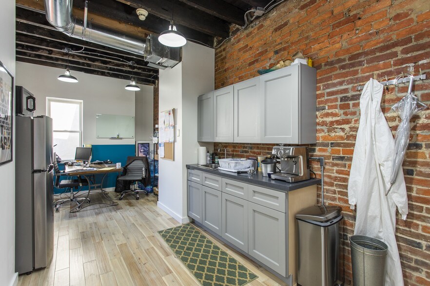 319 Bainbridge St, Philadelphia, PA à vendre - Photo de l’immeuble – Image 2 sur 28