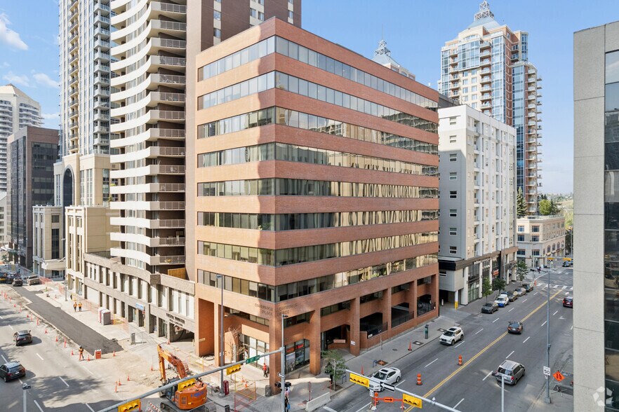 900 6th Ave SW, Calgary, AB à vendre - Photo de l’immeuble – Image 1 sur 7