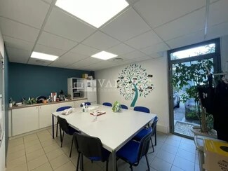 Plus de détails pour Local d'activités à louer