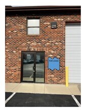4428 Southern Business Park Dr, White Plains, MD à louer Photo de l’immeuble– Image 2 sur 9