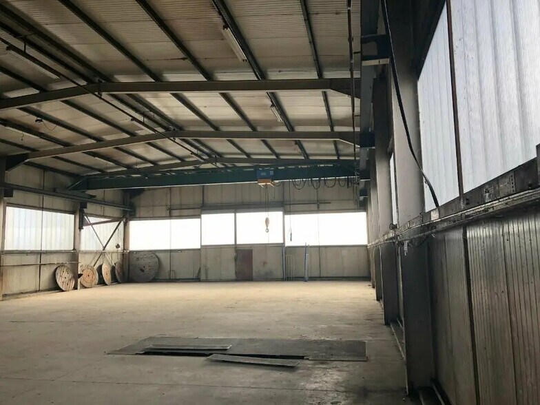 Local d'activités dans Brézins à vendre - Photo de l’immeuble – Image 2 sur 3