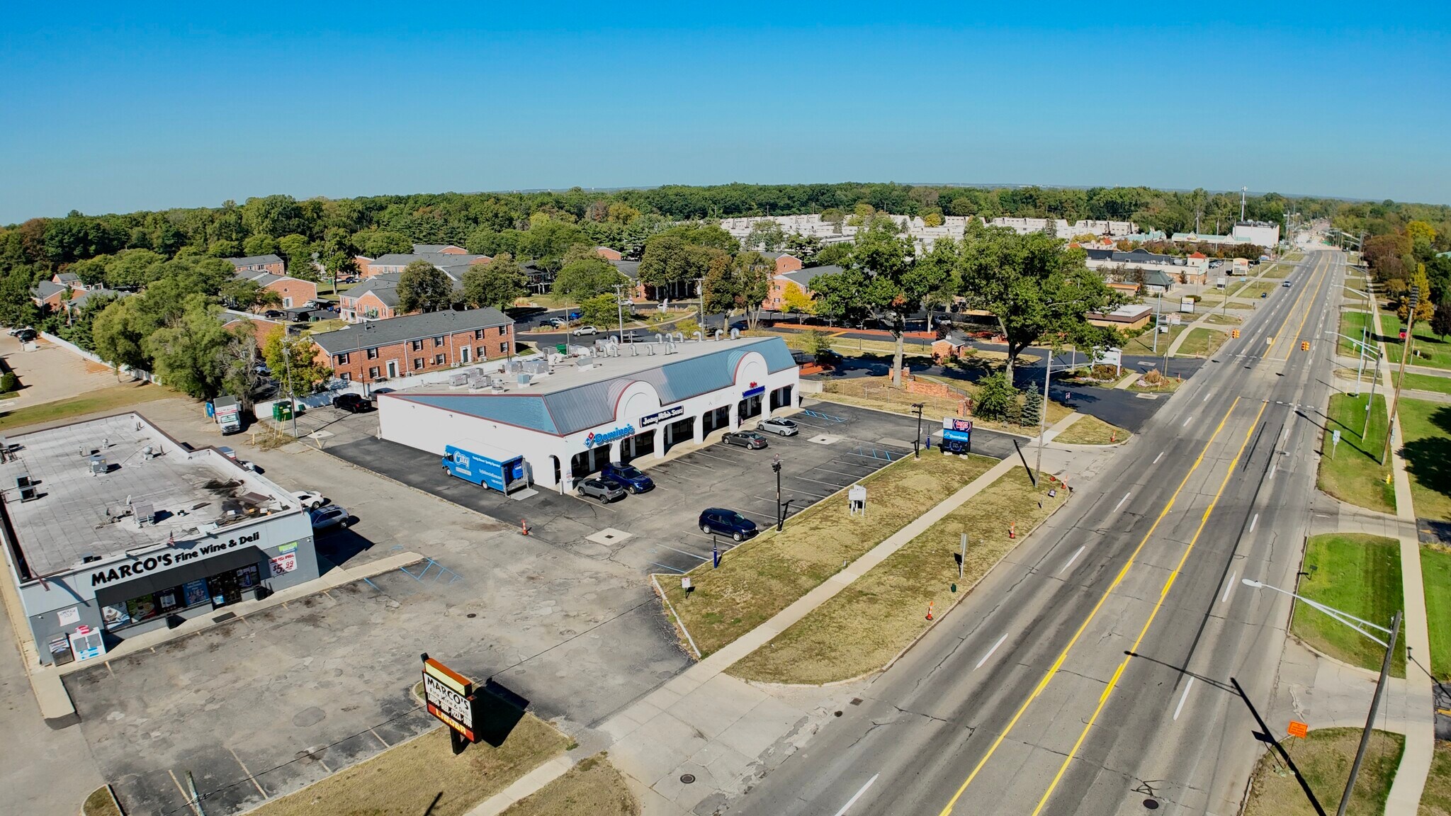 8017-8067 N Wayne Rd, Westland, MI à louer Photo principale– Image 1 sur 8