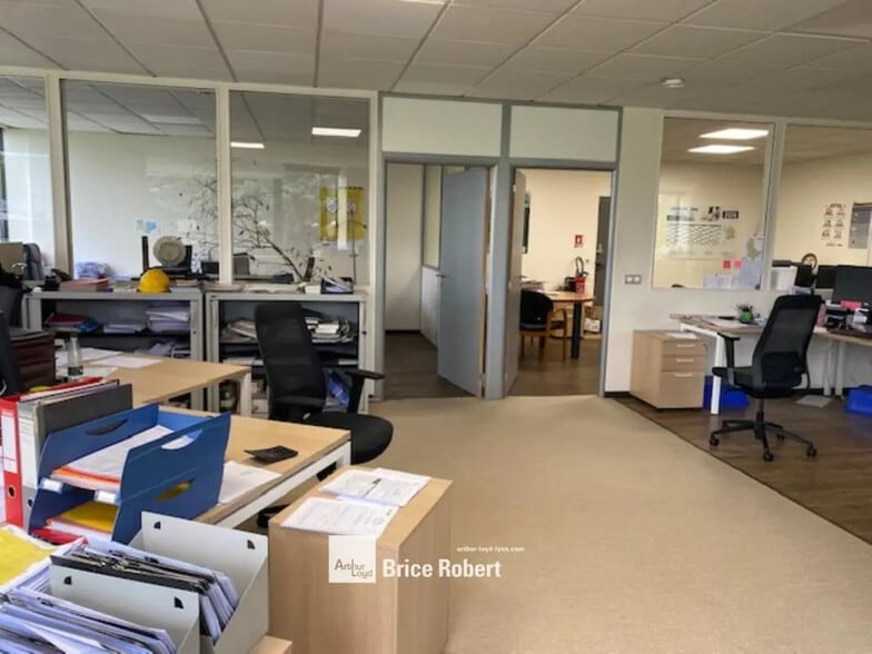 6 Rue Henri Becquerel, Genas à louer - Photo intérieure – Image 2 sur 7