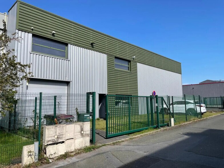 Local d'activités dans Herblay-sur-Seine à vendre - Photo de l’immeuble – Image 2 sur 13
