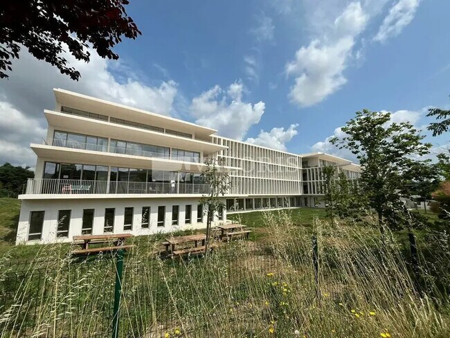 Plus de détails pour Rue Pierre Duhem, Aix-en-Provence - Bureau à louer