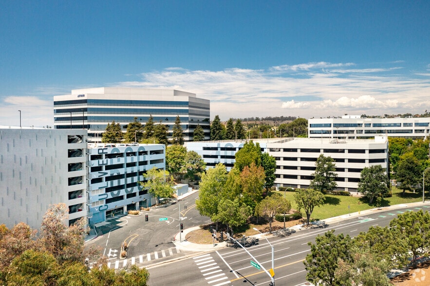 400 Corporate Pointe, Culver City, CA à louer - Photo de l’immeuble – Image 3 sur 23