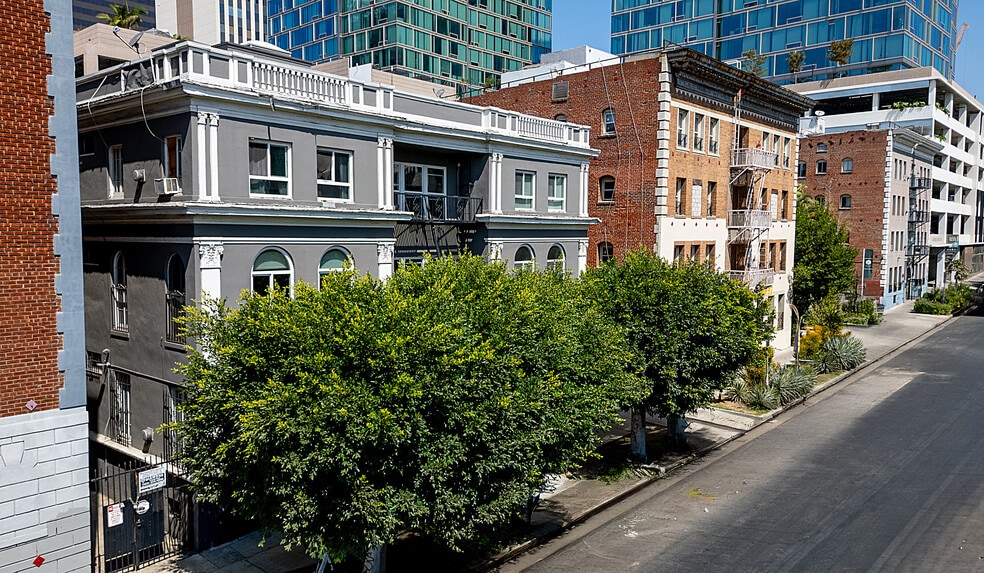 681 Shatto Pl, Los Angeles, CA à vendre - Photo de l’immeuble – Image 2 sur 16