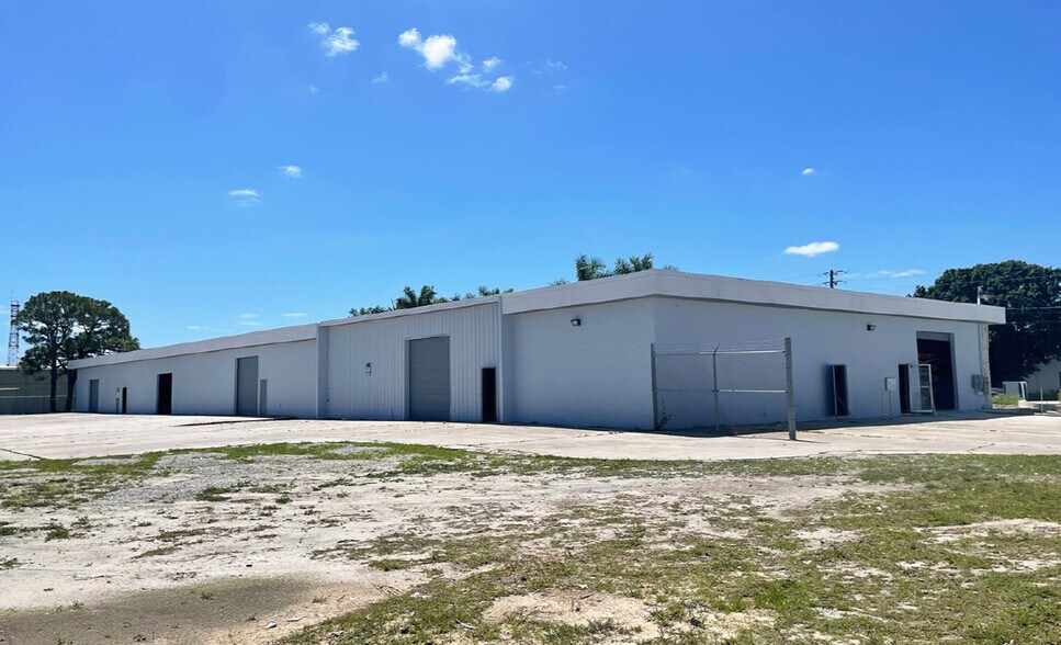 2700 Industrial Avenue 3, Fort Pierce, FL à louer - Photo de l’immeuble – Image 2 sur 6