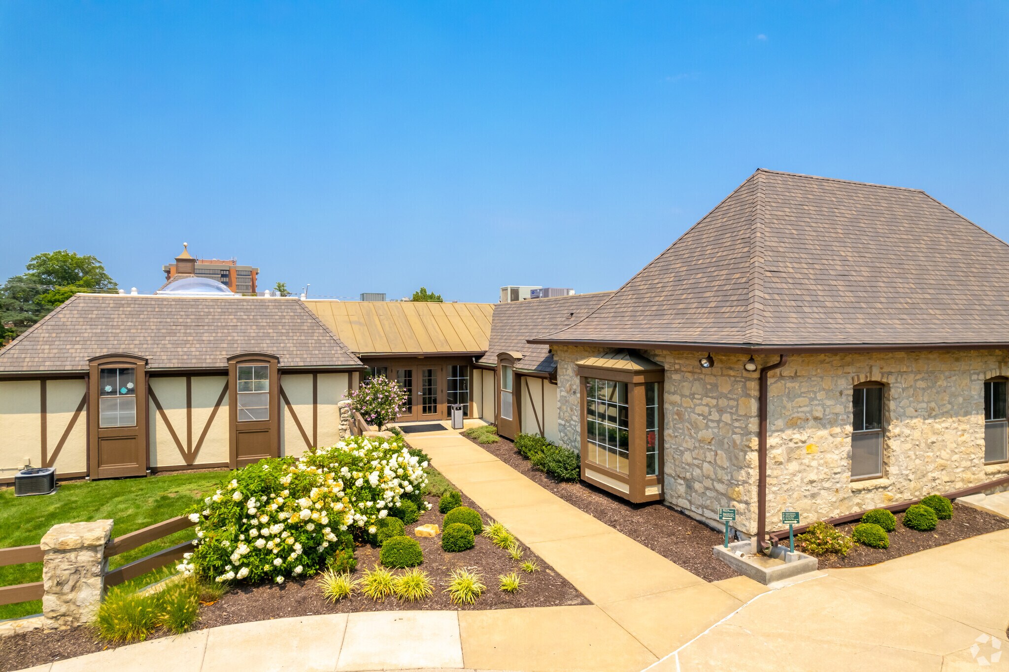 4701 College Blvd, Leawood, KS à louer Photo de l’immeuble– Image 1 sur 8