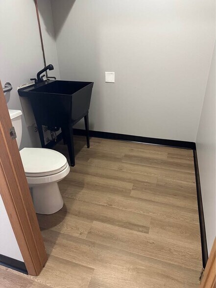1300-1310 N 14th St, Indianola, IA à louer - Photo de l’immeuble – Image 3 sur 11