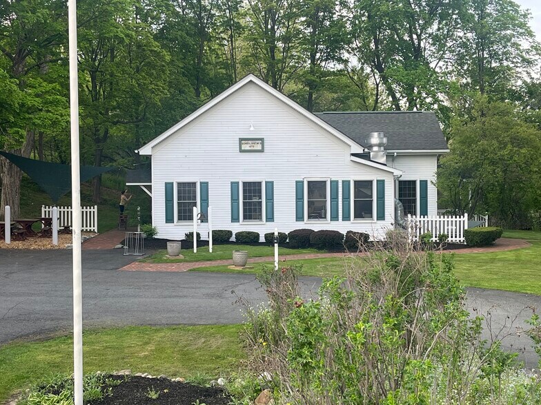 1011 Hoosick Rd, Troy, NY à vendre - Photo de l’immeuble – Image 1 sur 24