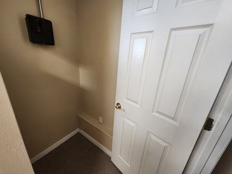 15291 Amberly Dr, Tampa, FL à louer - Photo intérieure – Image 2 sur 14