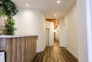 Plus de détails pour 155 E Beaver Creek Rd, Richmond Hill, ON - Bureau à vendre