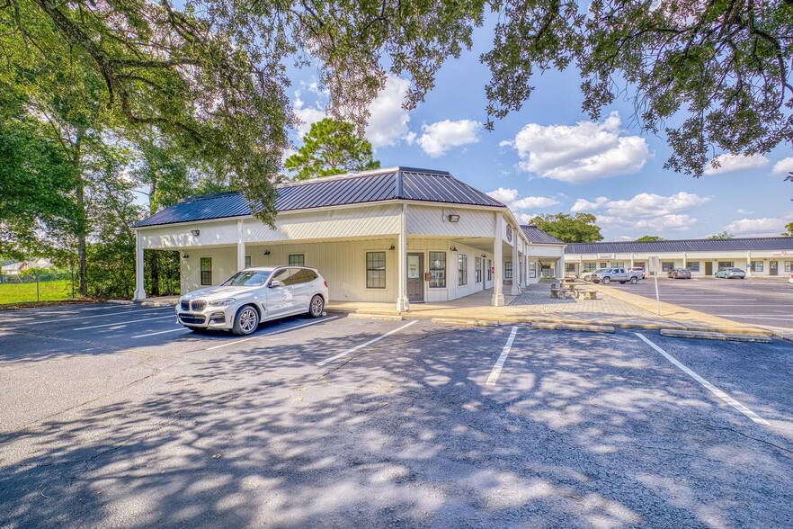 2400 W Michigan Ave, Pensacola, FL à louer - Photo de l’immeuble – Image 1 sur 4