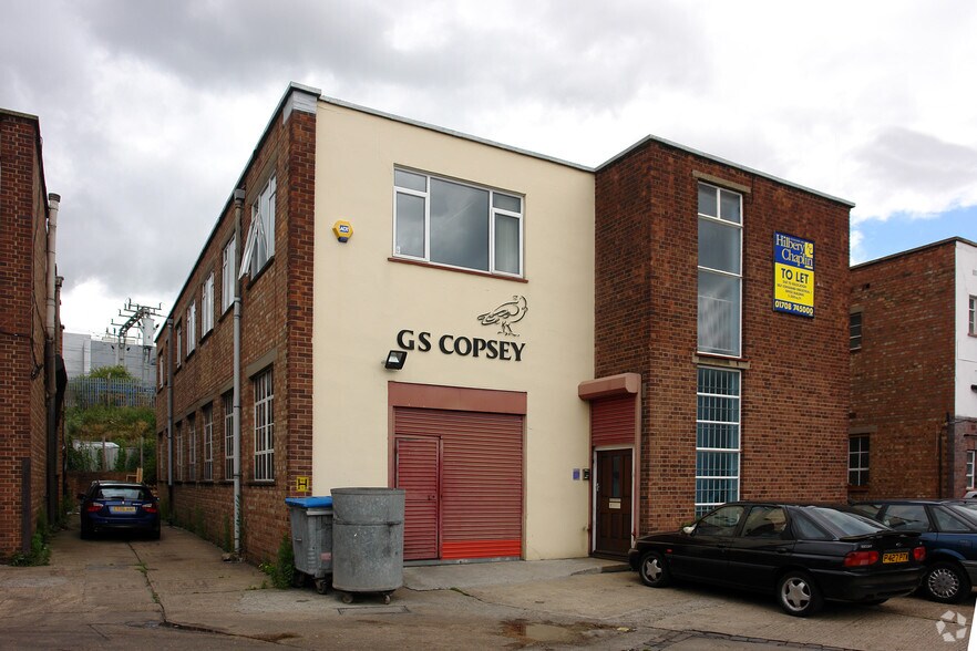 10 Bridge Clos, Romford à louer - Photo de l’immeuble – Image 2 sur 2