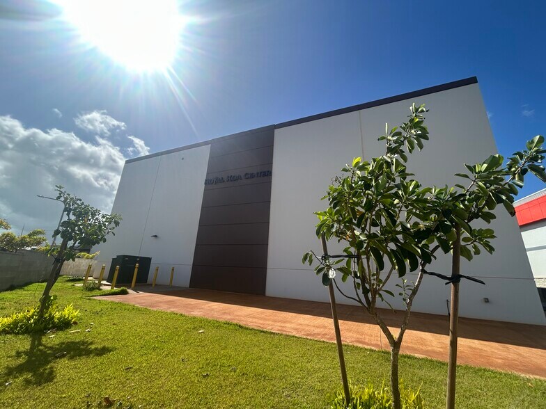 94-1245 Halehana, Waipahu, HI à louer - Photo de l’immeuble – Image 1 sur 8