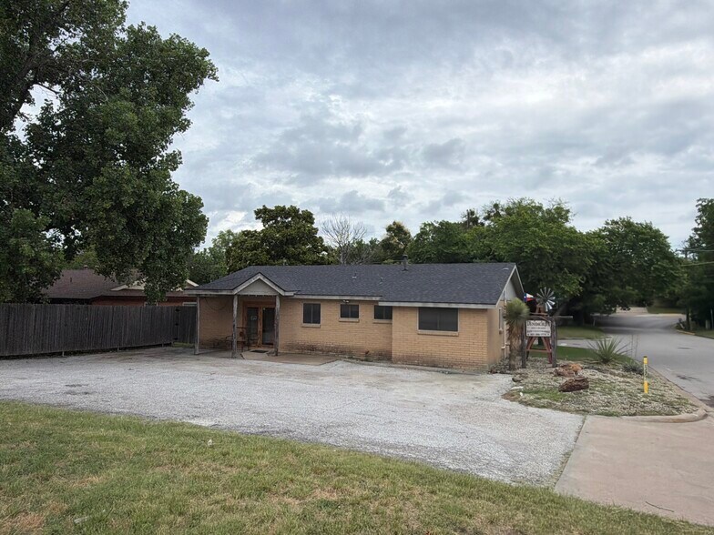 201 Cottonwood St, Weatherford, TX à vendre - Photo de l’immeuble – Image 3 sur 5