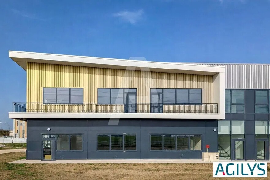 Local d’activités dans Villebon-sur-Yvette à louer - Photo de l’immeuble – Image 2 sur 12