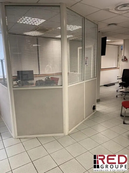 Local d'activités dans Aubagne à vendre - Photo de l’immeuble – Image 3 sur 8