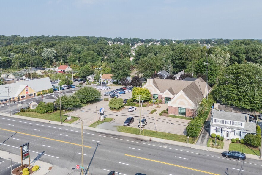 1035-1039 Reservoir Ave, Cranston RI portefeuille de 2 biens à vendre sur LoopNet.fr - Photo de l’immeuble – Image 1 sur 23