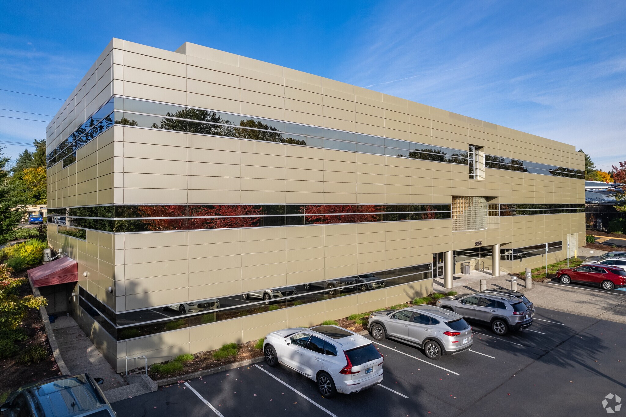 8555 SW Apple Way, Portland, OR à louer Photo principale– Image 1 sur 9