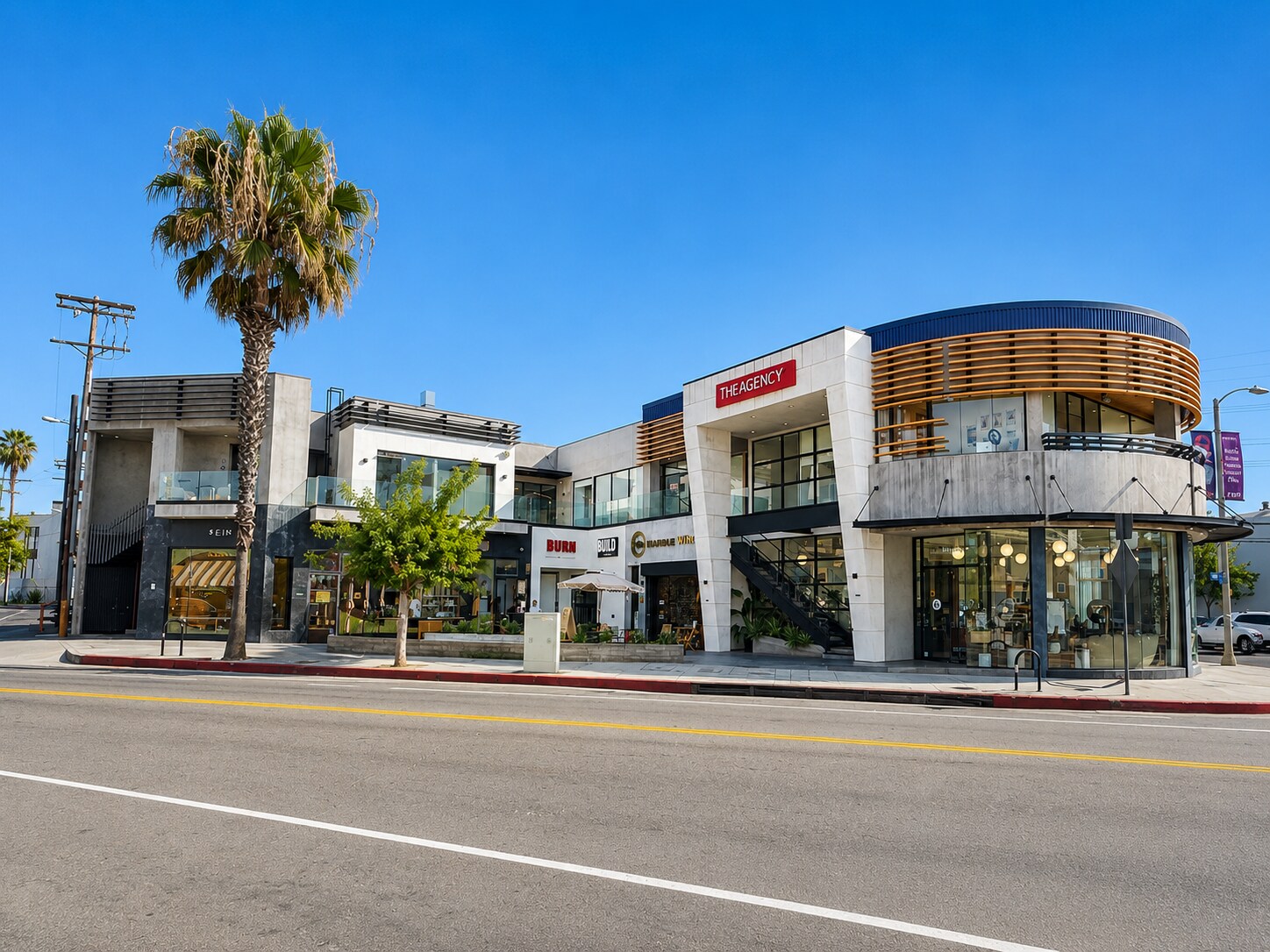 12080 Ventura Pl, Studio City, CA à louer Photo de l’immeuble– Image 1 sur 10