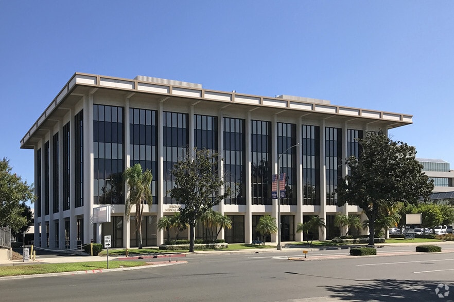 15111 Whittier Blvd, Whittier, CA à louer - Photo principale – Image 2 sur 24