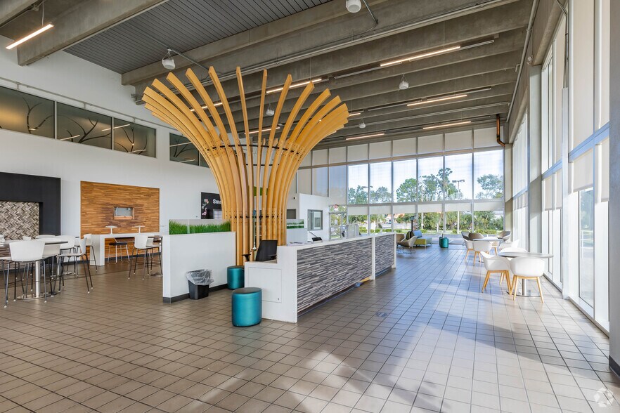 4636 N Dale Mabry Hwy, Tampa, FL à louer - Photo intérieure – Image 3 sur 32