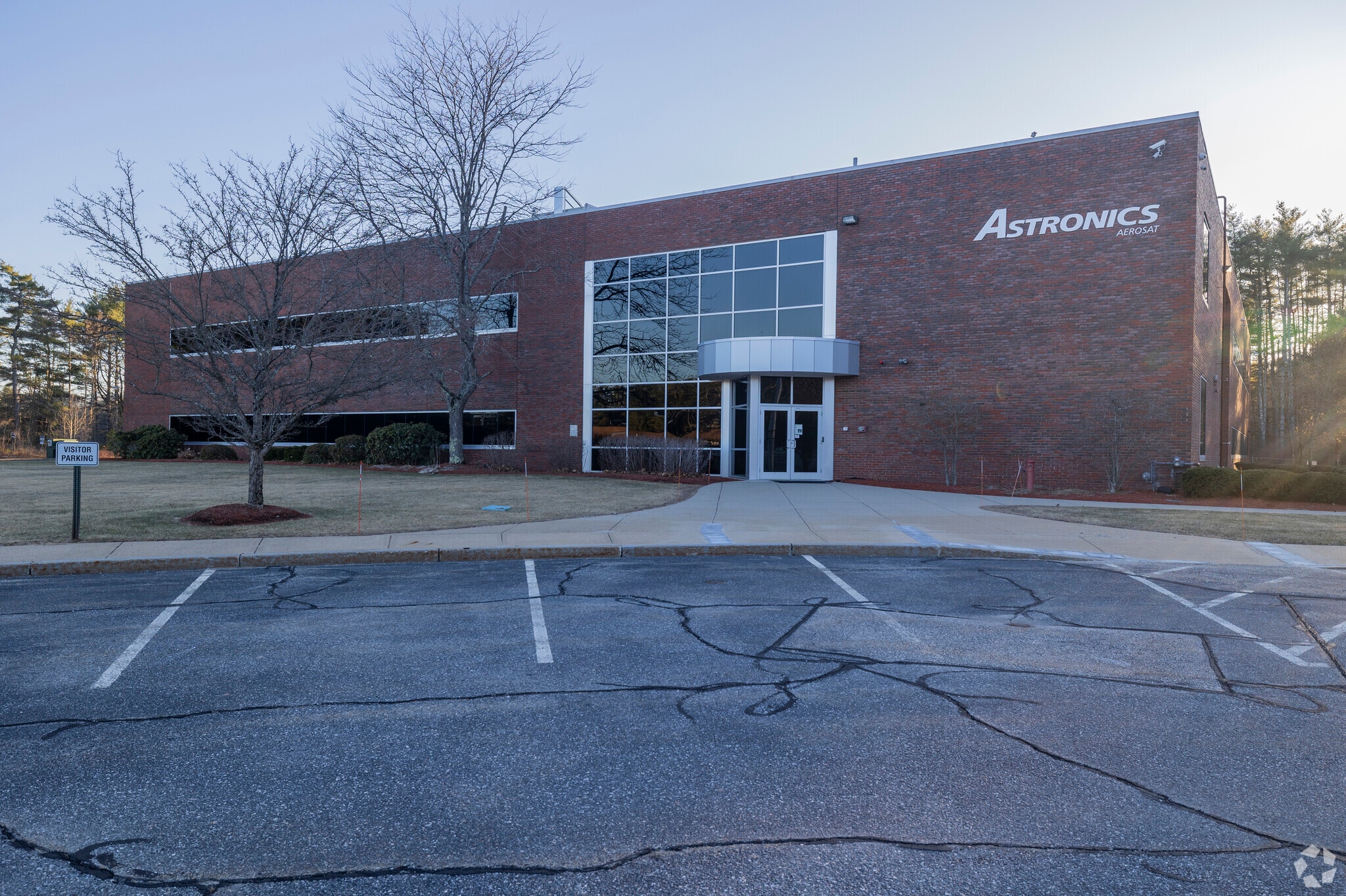 220 Hackett Hill Rd, Manchester, NH à vendre Photo principale– Image 1 sur 15