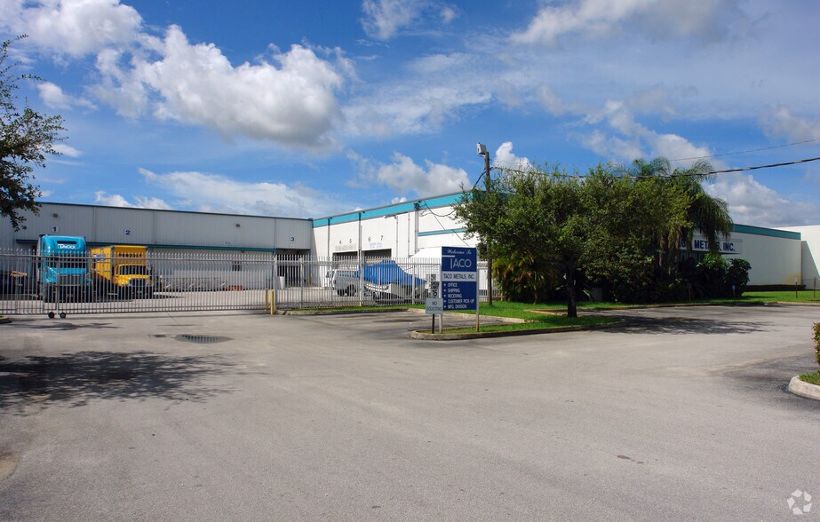 50 NE 179th St, Miami, FL à louer - Photo de l’immeuble – Image 3 sur 42