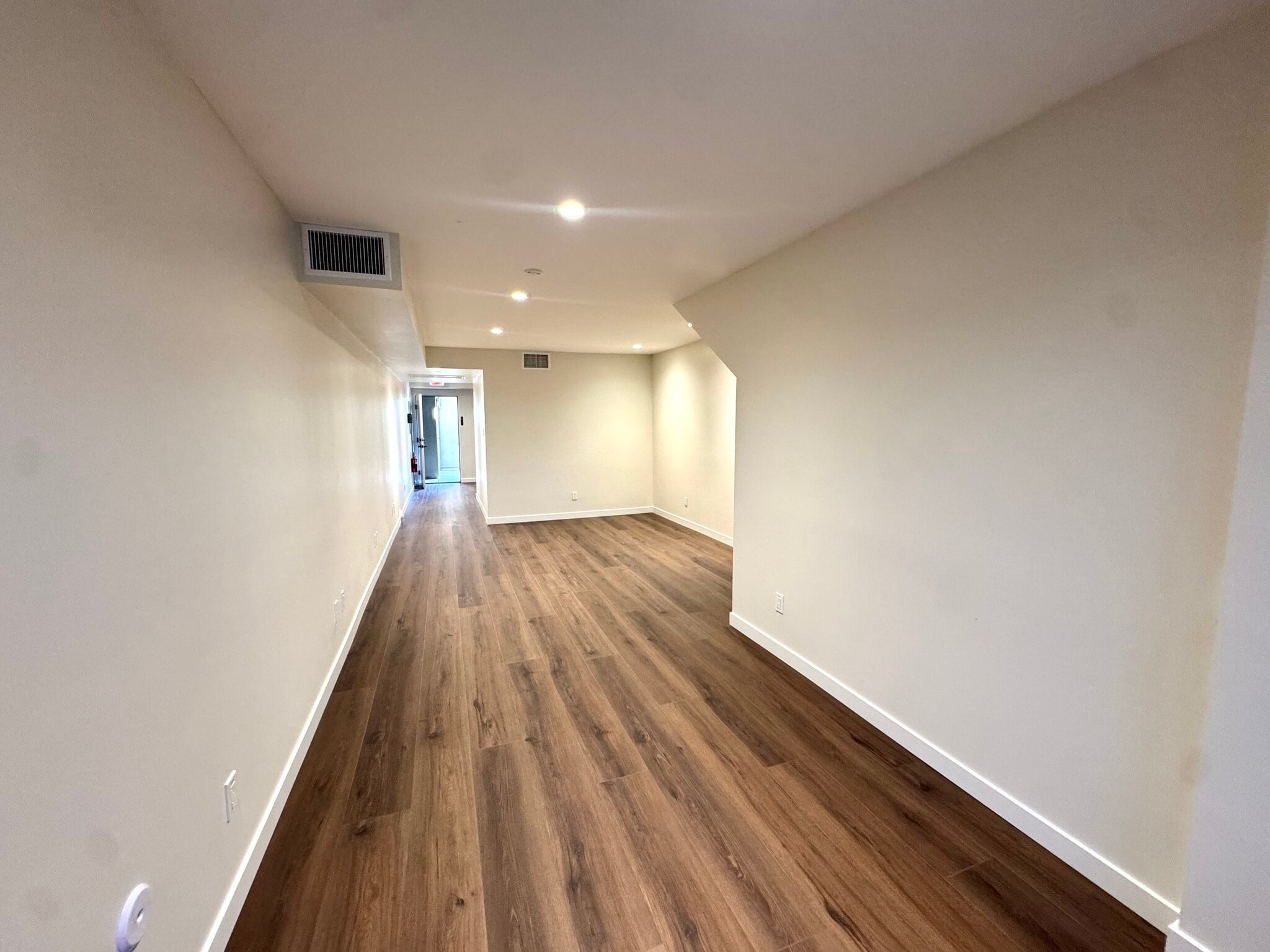 5550-5554 E 2nd St, Long Beach, CA à louer Photo intérieure– Image 1 sur 6