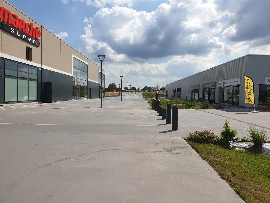 Local commercial dans Metting à louer Photo de l’immeuble– Image 1 sur 6