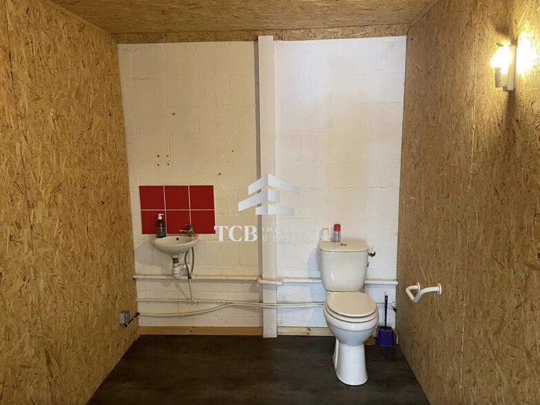 Local d’activités dans Saint-Léger-de-Linières à louer - Photo de l’immeuble – Image 3 sur 6