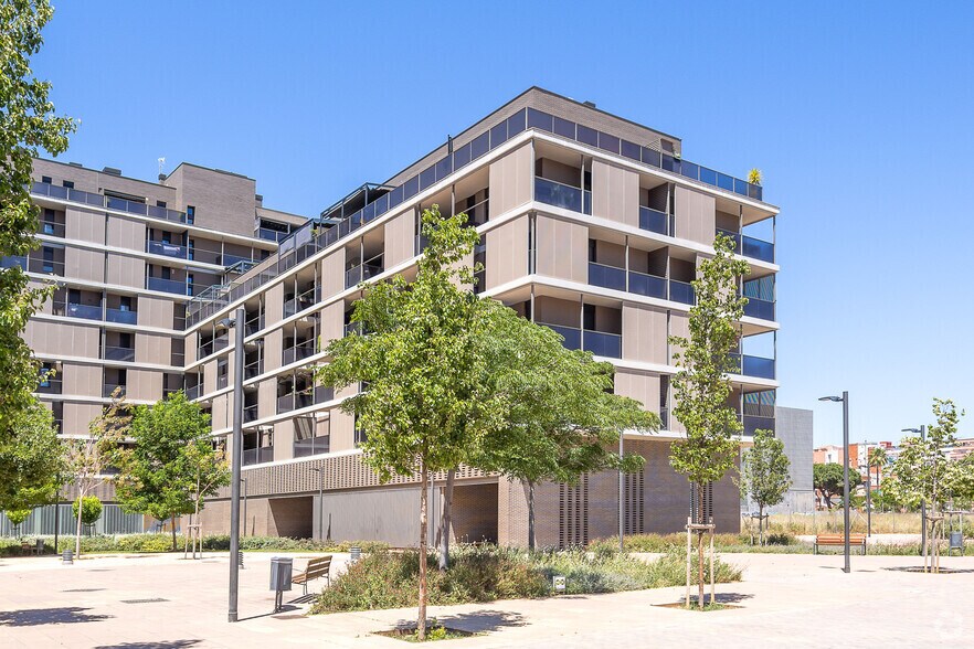 Carrer Àngeles Santos, 6, L'Hospitalet de Llobregat, Barcelona à louer - Photo de l’immeuble – Image 2 sur 4